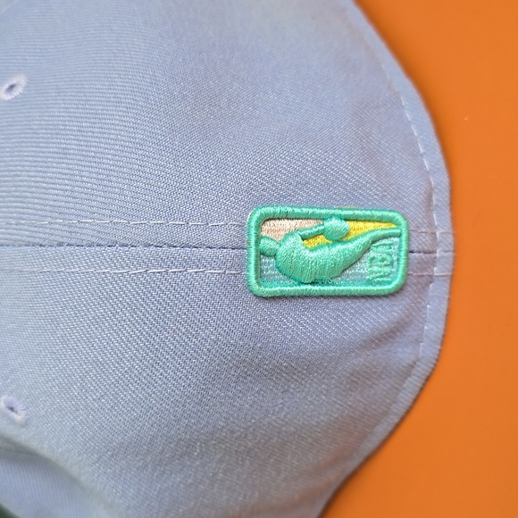 New Era Candy 59Fifty Fitted OKC Thunder Hat - Picture 2 of 6